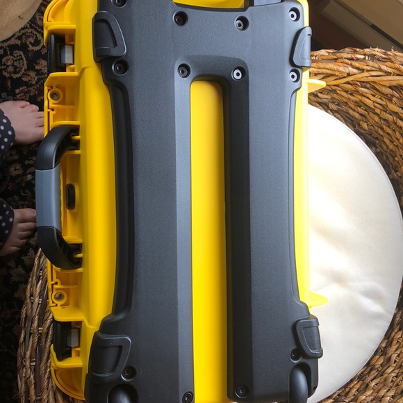 Nanuk water proof / water tight 395/ Life time warranty - Picture 4 of 9